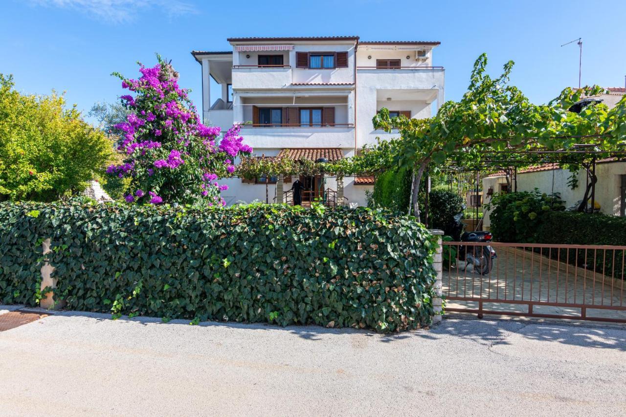 Apartments With A Parking Space Medulin - 7494 Exterior foto