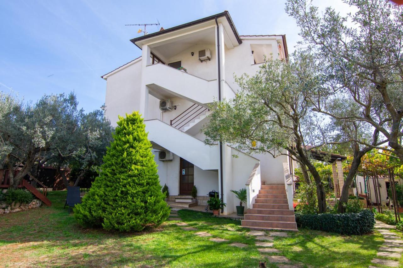 Apartments With A Parking Space Medulin - 7494 Exterior foto